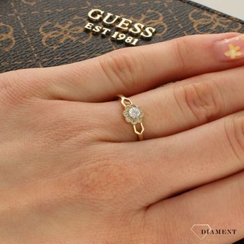 Złoty pierścionek zaręczynowy z cyrkonią kwiatek PI 4359. Złoty pierścionek z cyrkoniami. Złoty pierścionek z cyrkonią. Złoty pi (1).jpg